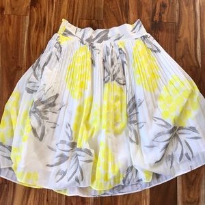 Beautiful gray and yellow pleated floral skirt